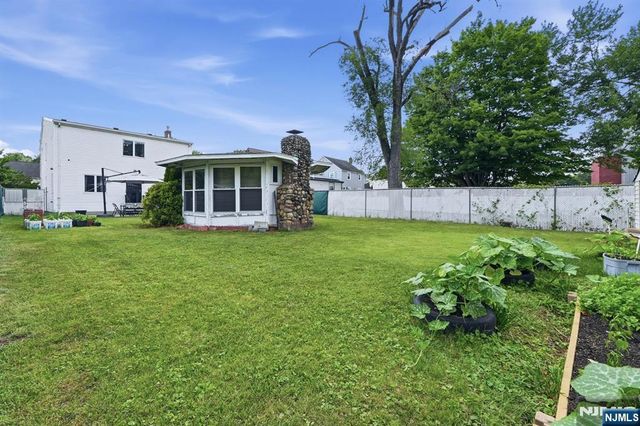 27 Beveridge Street, Teaneck, NJ 07666