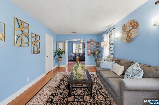 27 Beveridge Street, Teaneck, NJ 07666