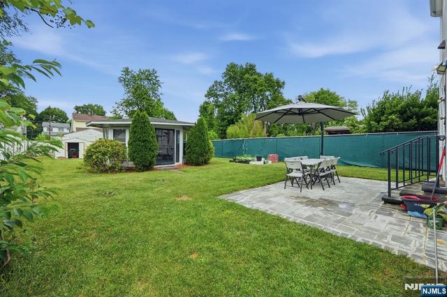27 Beveridge Street, Teaneck, NJ 07666