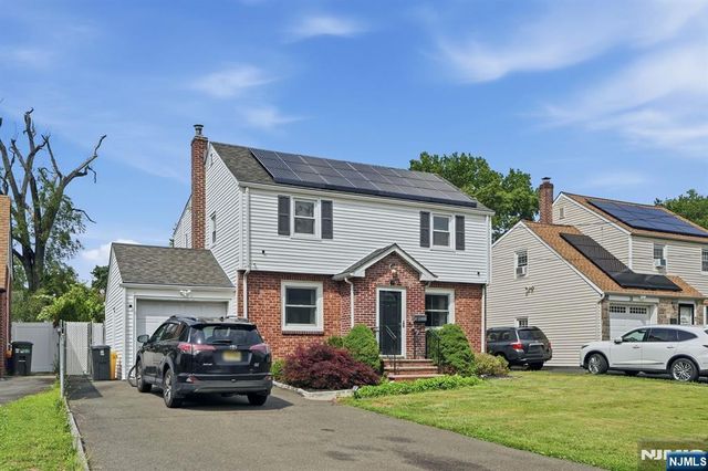 27 Beveridge Street, Teaneck, NJ 07666
