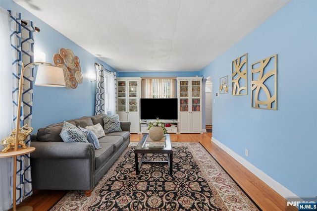 27 Beveridge Street, Teaneck, NJ 07666