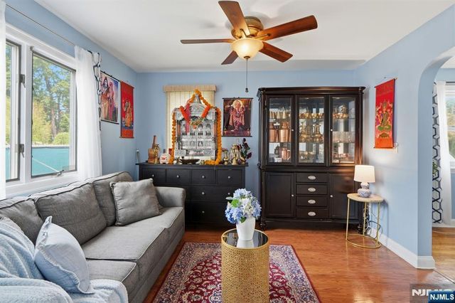 27 Beveridge Street, Teaneck, NJ 07666