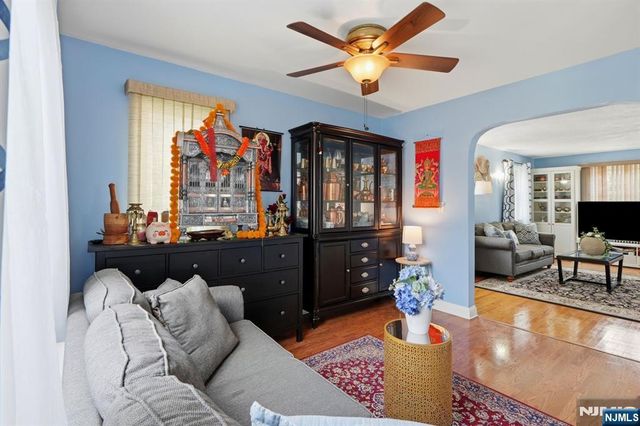 27 Beveridge Street, Teaneck, NJ 07666