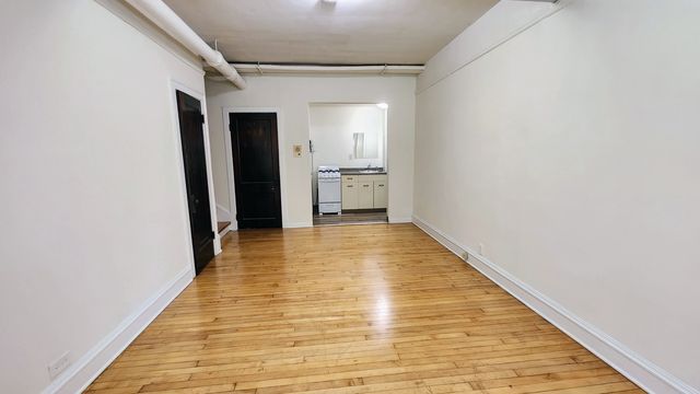 1919 W Berteau Avenue R, Chicago, IL 60613