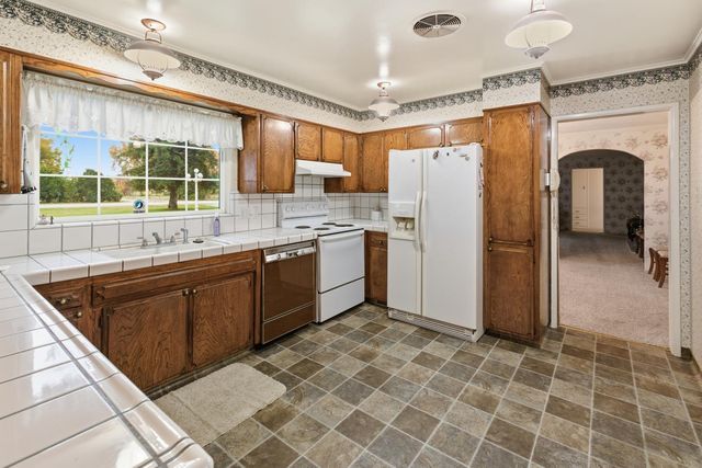 11704 E Nebraska Avenue, Selma, CA 93662