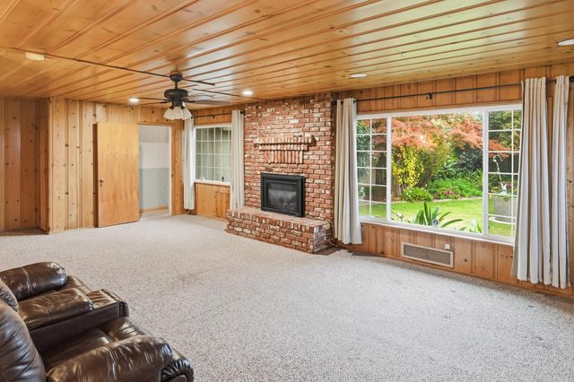 11704 E Nebraska Avenue, Selma, CA 93662