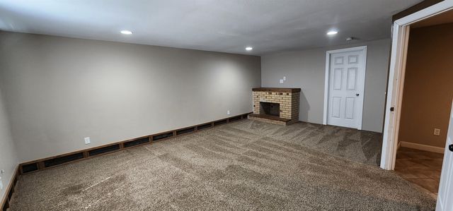 310 20th St NW, Minot, ND 58703