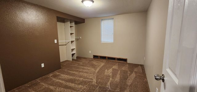 310 20th St NW, Minot, ND 58703