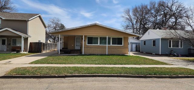 310 20th St NW, Minot, ND 58703
