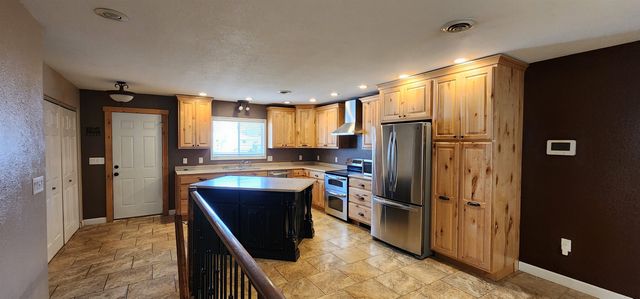 310 20th St NW, Minot, ND 58703