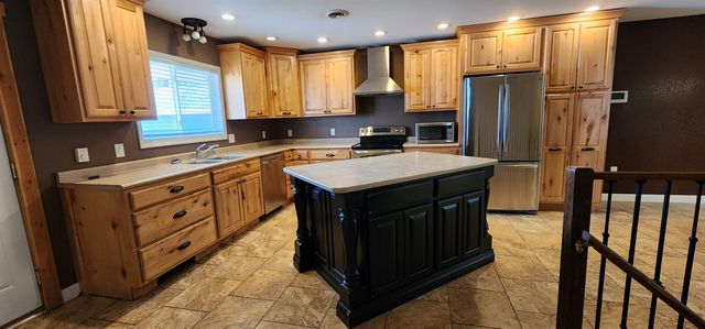 310 20th St NW, Minot, ND 58703