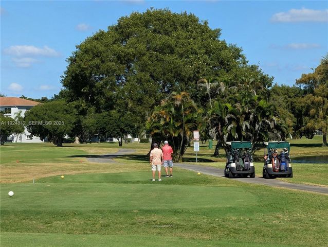 850 SW 133rd Ter 202B, Pembroke Pines, FL 33027