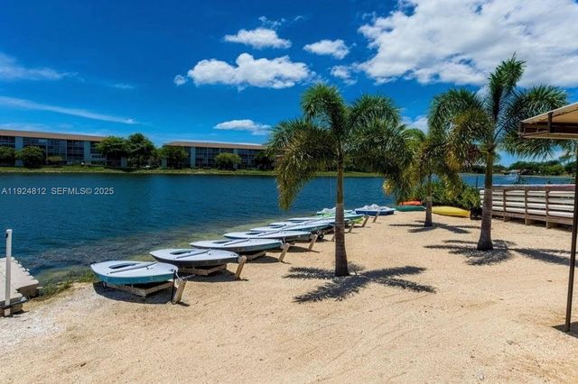 850 SW 133rd Ter 202B, Pembroke Pines, FL 33027