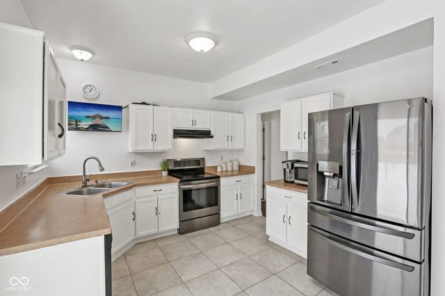 2302 Ashton Lane, Greenwood, IN 46143