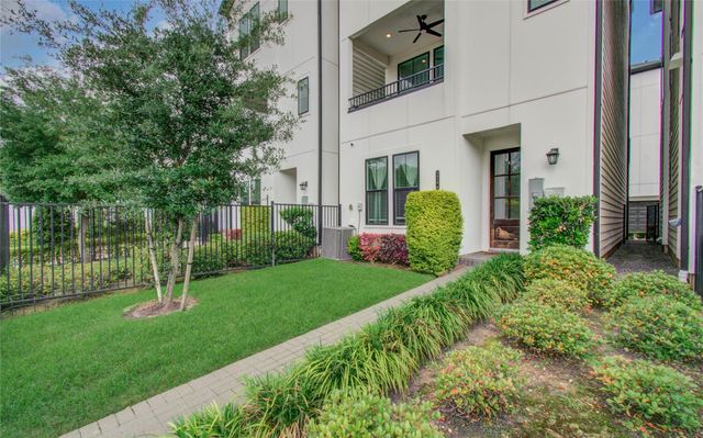2818 Grand Fountains Drive B, Houston, TX 77054
