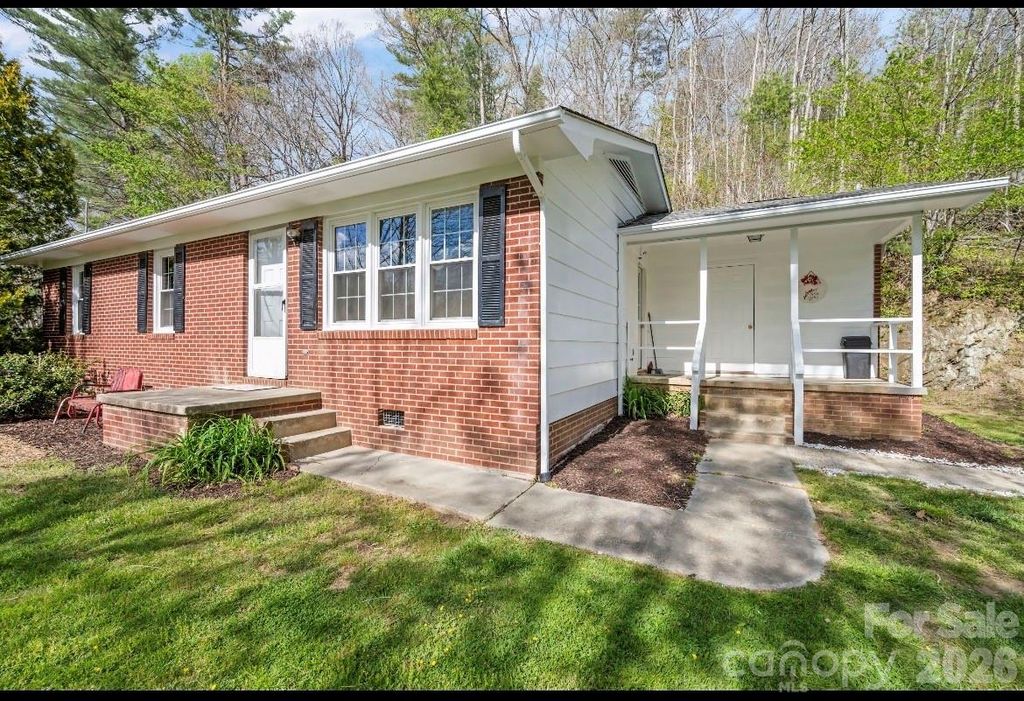 121 Dale Earnhardt Drive, Burnsville, NC 28714