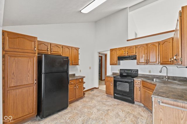 3810 Briar Hill Way, Columbus, IN 47203