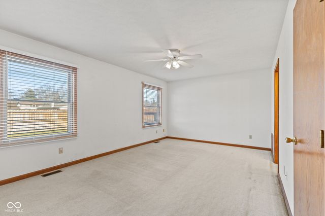 3810 Briar Hill Way, Columbus, IN 47203