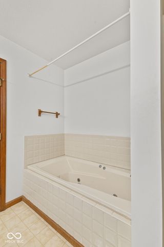 3810 Briar Hill Way, Columbus, IN 47203