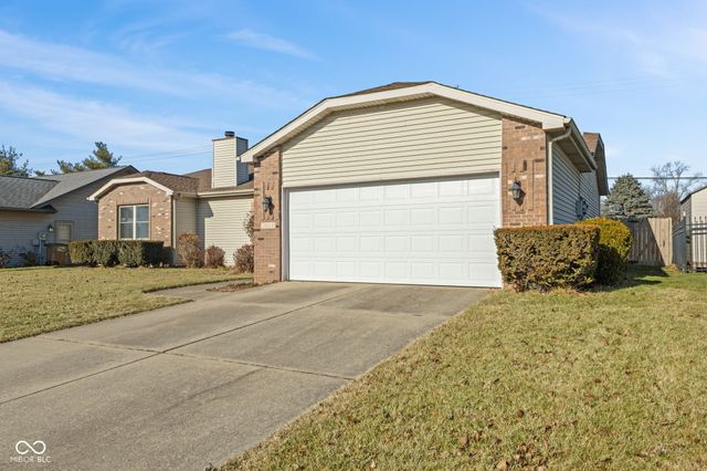 3810 Briar Hill Way, Columbus, IN 47203