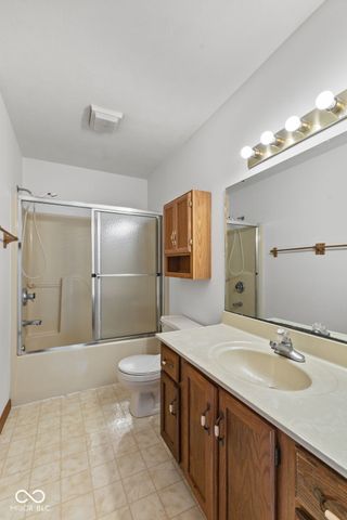 3810 Briar Hill Way, Columbus, IN 47203