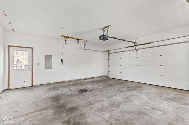 3810 Briar Hill Way, Columbus, IN 47203