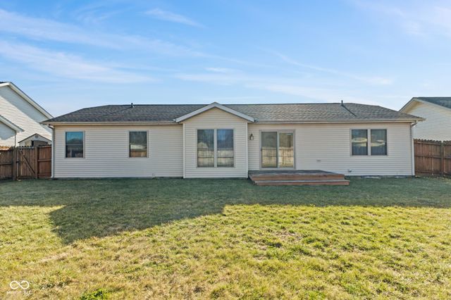 3810 Briar Hill Way, Columbus, IN 47203