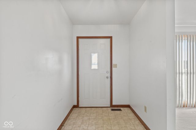 3810 Briar Hill Way, Columbus, IN 47203