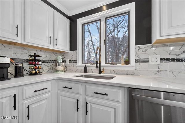 1320 Floral Avenue, Rotterdam, NY 12306