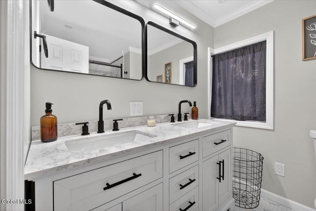 1320 Floral Avenue, Rotterdam, NY 12306