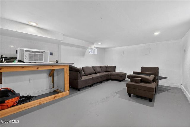 1320 Floral Avenue, Rotterdam, NY 12306