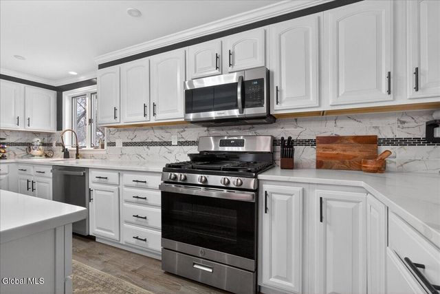 1320 Floral Avenue, Rotterdam, NY 12306