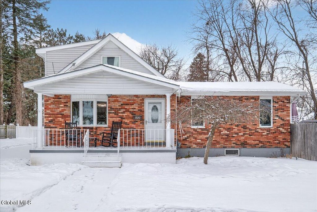 1320 Floral Avenue, Rotterdam, NY 12306