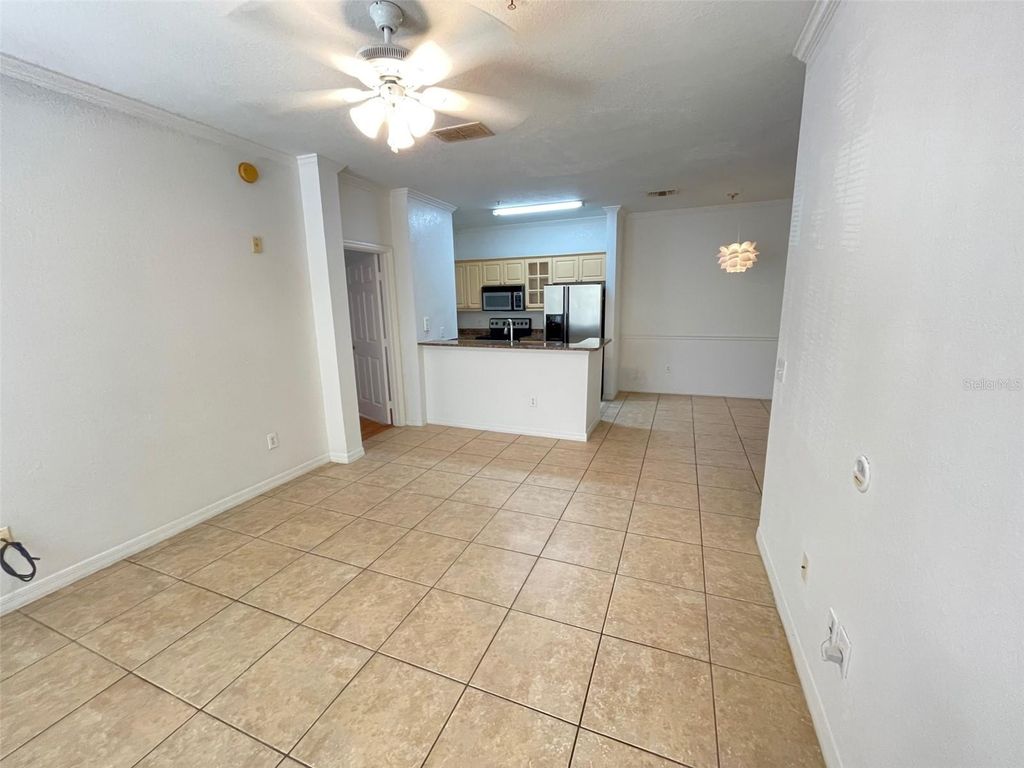 Image 3 of property listing at 3611 CONROY ROAD 825, Orlando, FL 32839