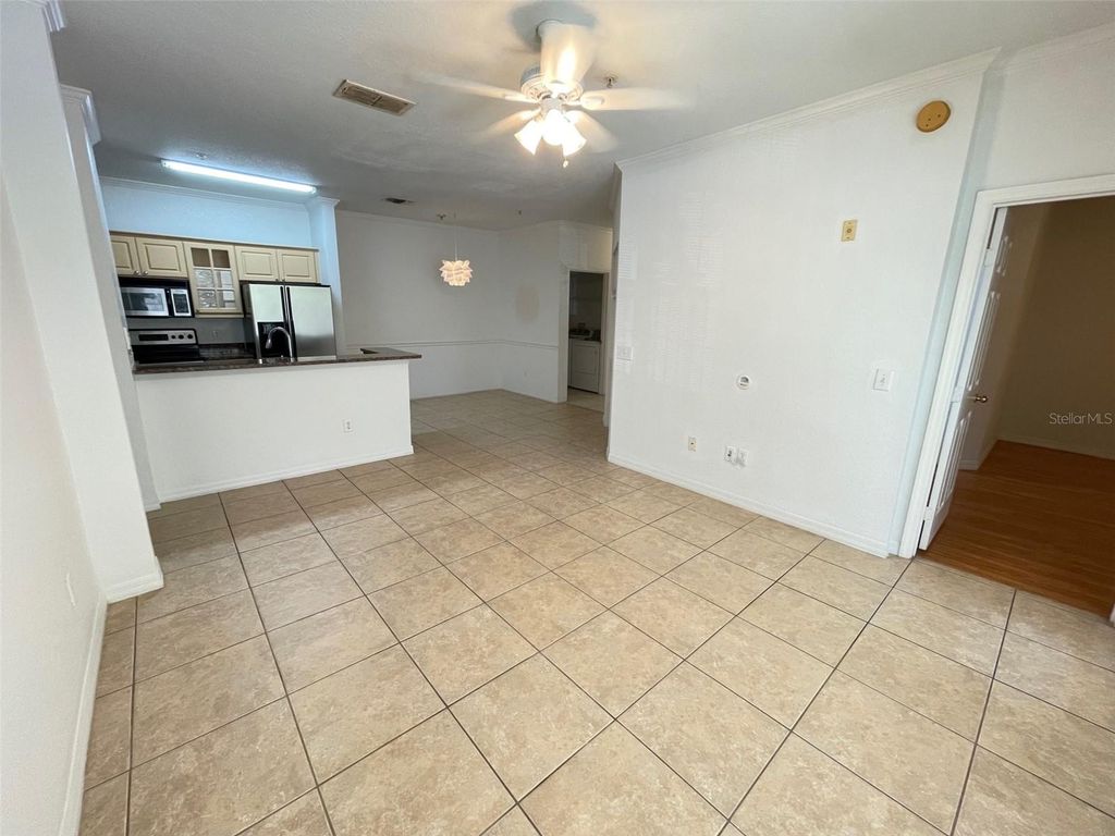 Image 4 of property listing at 3611 CONROY ROAD 825, Orlando, FL 32839