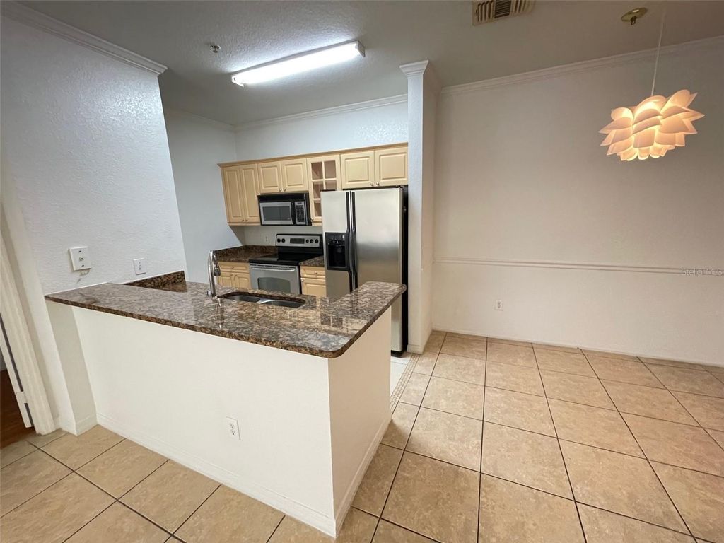 Image 5 of property listing at 3611 CONROY ROAD 825, Orlando, FL 32839