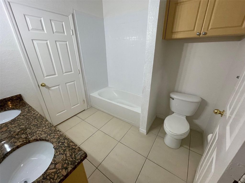 Image 9 of property listing at 3611 CONROY ROAD 825, Orlando, FL 32839