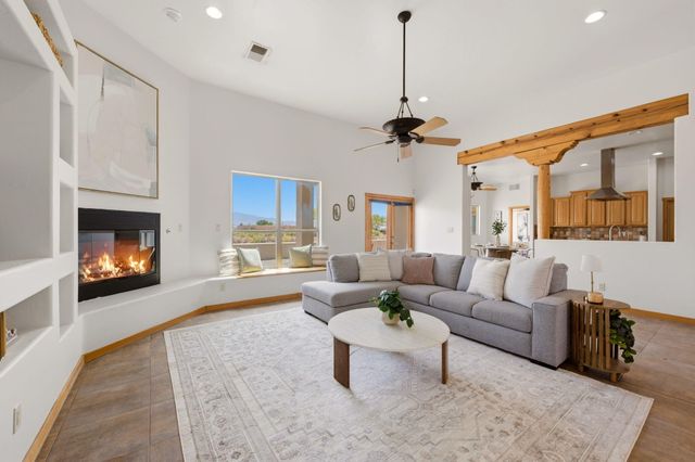 957 Camino Sin Pasada, Corrales, NM 87048