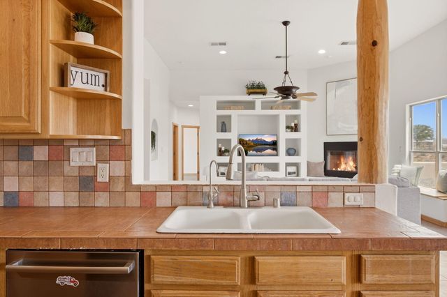 957 Camino Sin Pasada, Corrales, NM 87048