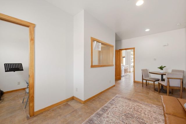 957 Camino Sin Pasada, Corrales, NM 87048