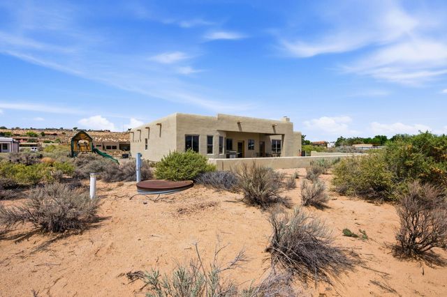 957 Camino Sin Pasada, Corrales, NM 87048