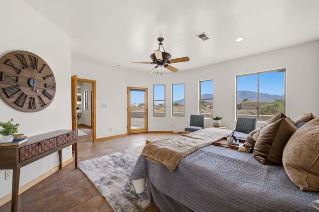 957 Camino Sin Pasada, Corrales, NM 87048
