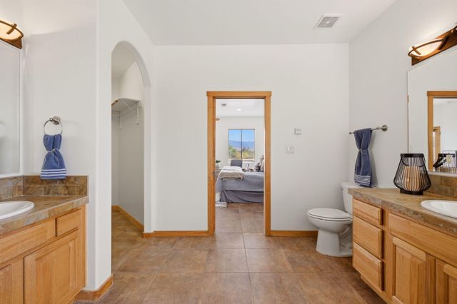 957 Camino Sin Pasada, Corrales, NM 87048