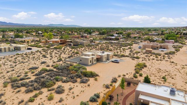 957 Camino Sin Pasada, Corrales, NM 87048