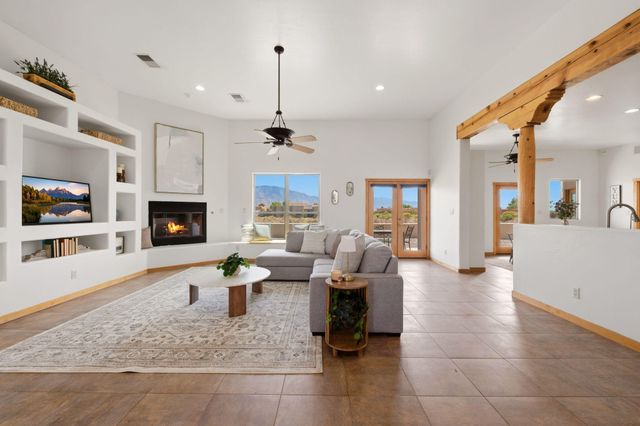 957 Camino Sin Pasada, Corrales, NM 87048