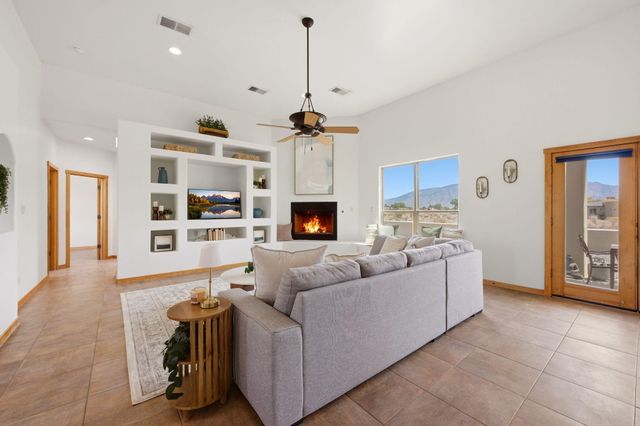 957 Camino Sin Pasada, Corrales, NM 87048