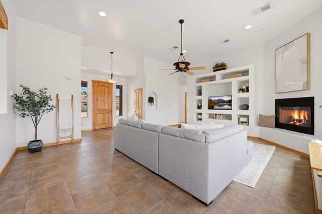 957 Camino Sin Pasada, Corrales, NM 87048