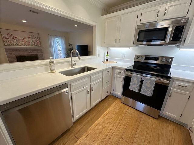 212 Abingdon Way, Atlanta, GA 30328