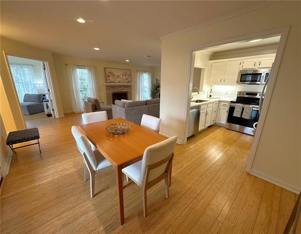 212 Abingdon Way, Atlanta, GA 30328