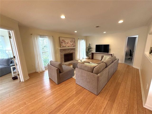 212 Abingdon Way, Atlanta, GA 30328